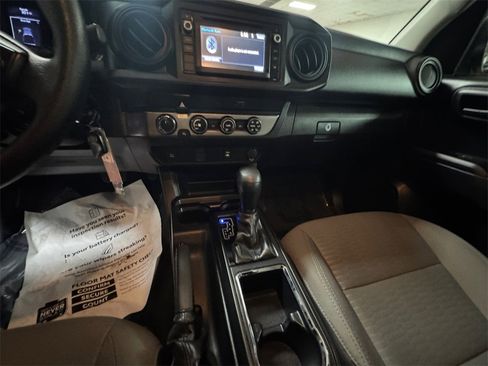 Used 2019 Toyota Tacoma SR w/ SR Convenience Package image 11