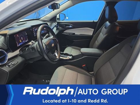 Used 2025 Chevrolet Trax LT w/ LT Convenience Package FWD image 9