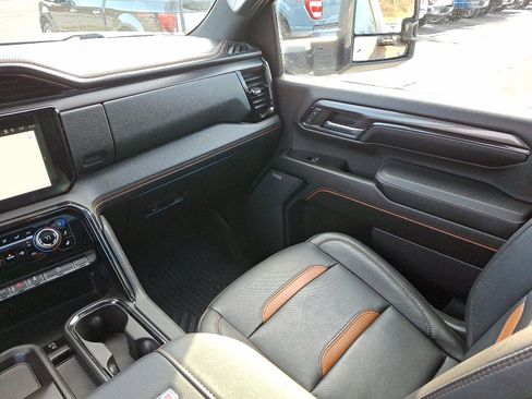 Used 2024 GMC Sierra 3500 AT4 w/ AT4 Premium Plus Package image 16
