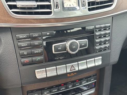 Used 2014 Mercedes-Benz E 350 4MATIC Sedan image 31