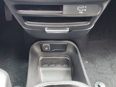 New 2026 Chrysler Pacifica Select image 15