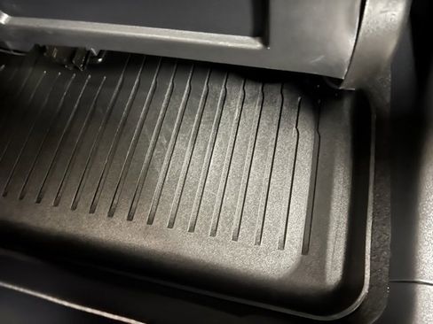 Used 2023 Tesla Model 3 Standard Range image 25