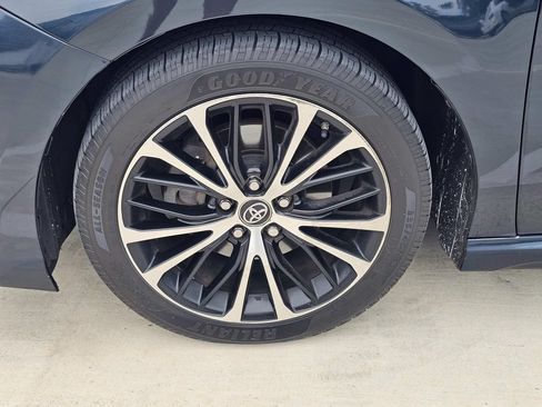 Used 2018 Toyota Camry SE FWD image 11