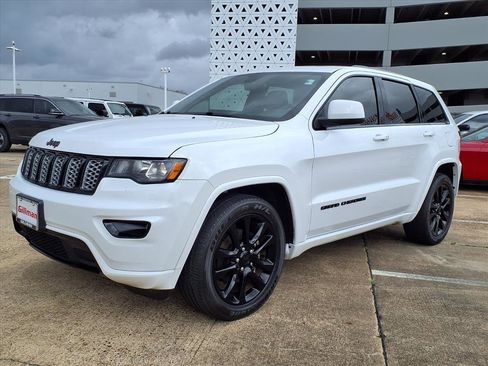 Used 2019 Jeep Grand Cherokee Altitude image 22