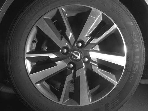 Used 2025 Nissan Versa SV FWD image 15