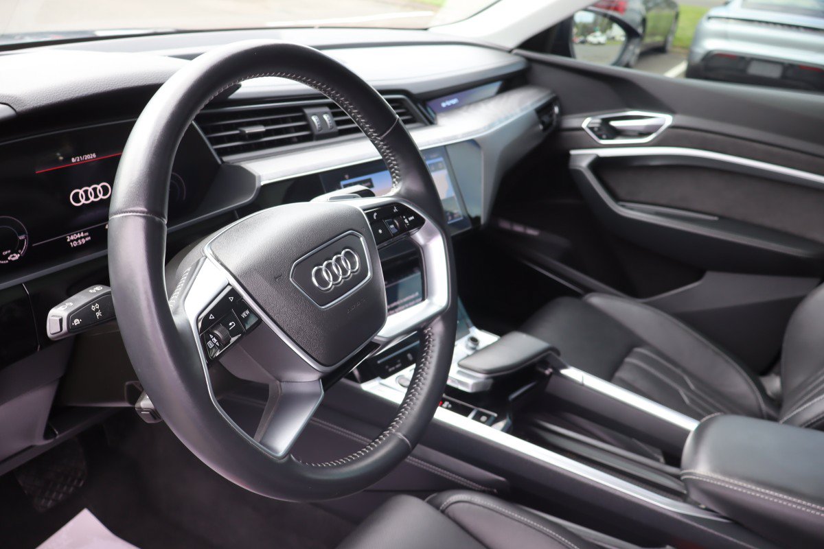 Used 2021 Audi e-tron Prestige w/ Prestige Package AWD/4WD image 12