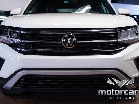 Used 2021 Volkswagen Atlas Cross Sport SE w/ 20" Black Wheels Package image 10