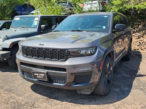 Used 2023 Jeep Grand Cherokee L Laredo AWD/4WD image 9
