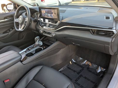Used 2025 Nissan Altima 2.5 SR w/ SR Premium Package image 31