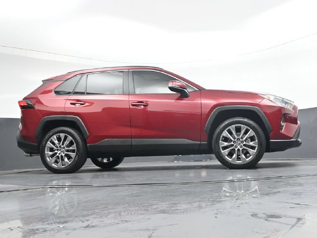 Used 2020 Toyota RAV4 XLE Premium FWD image 32