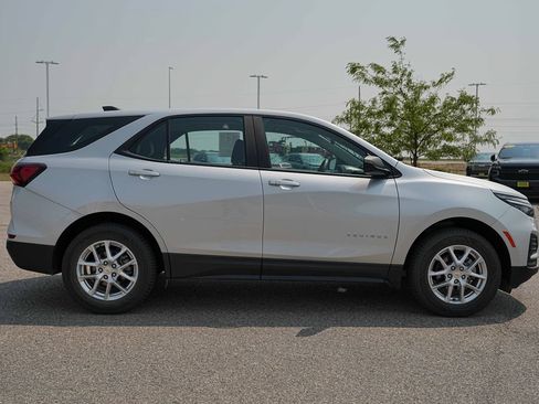 Used 2022 Chevrolet Equinox LS AWD/4WD image 5
