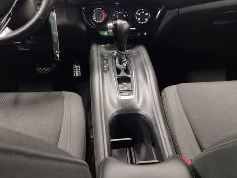 Used 2021 Honda HR-V Sport image 32