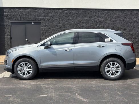 New 2026 Cadillac XT5 Luxury image 2