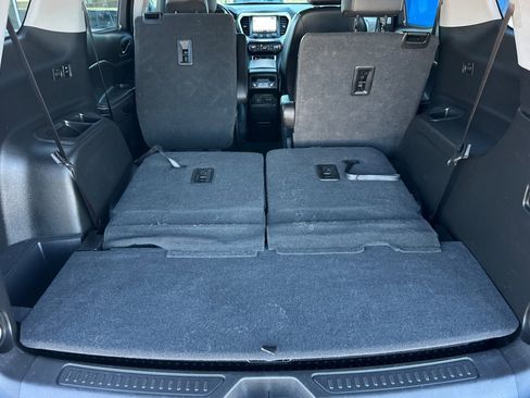 Used 2022 GMC Acadia SLT w/ Elevation Edition image 18