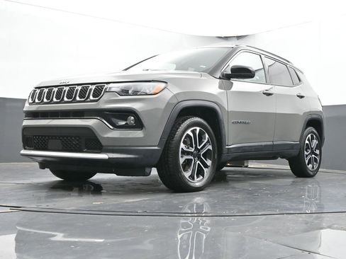 Used 2024 Jeep Compass Limited image 43