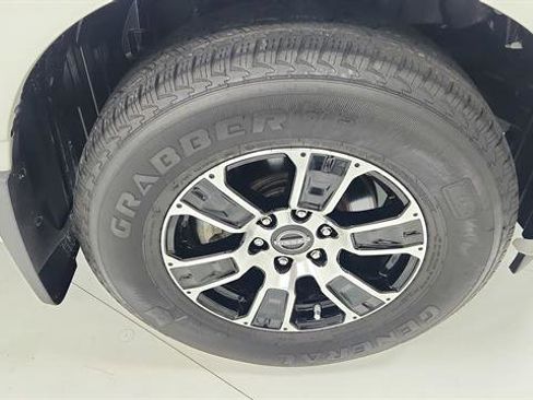 Used 2024 Nissan Titan SV w/ SV Convenience Package image 31