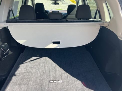 Used 2022 Nissan Rogue SV image 14