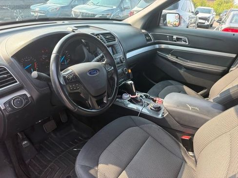 Used 2017 Ford Explorer XLT AWD/4WD image 6