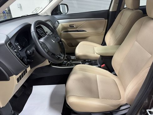Used 2018 Mitsubishi Outlander SE image 13