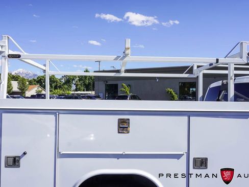 Used 2024 RAM 2500 Tradesman w/ Chrome Appearance Group AWD/4WD image 7