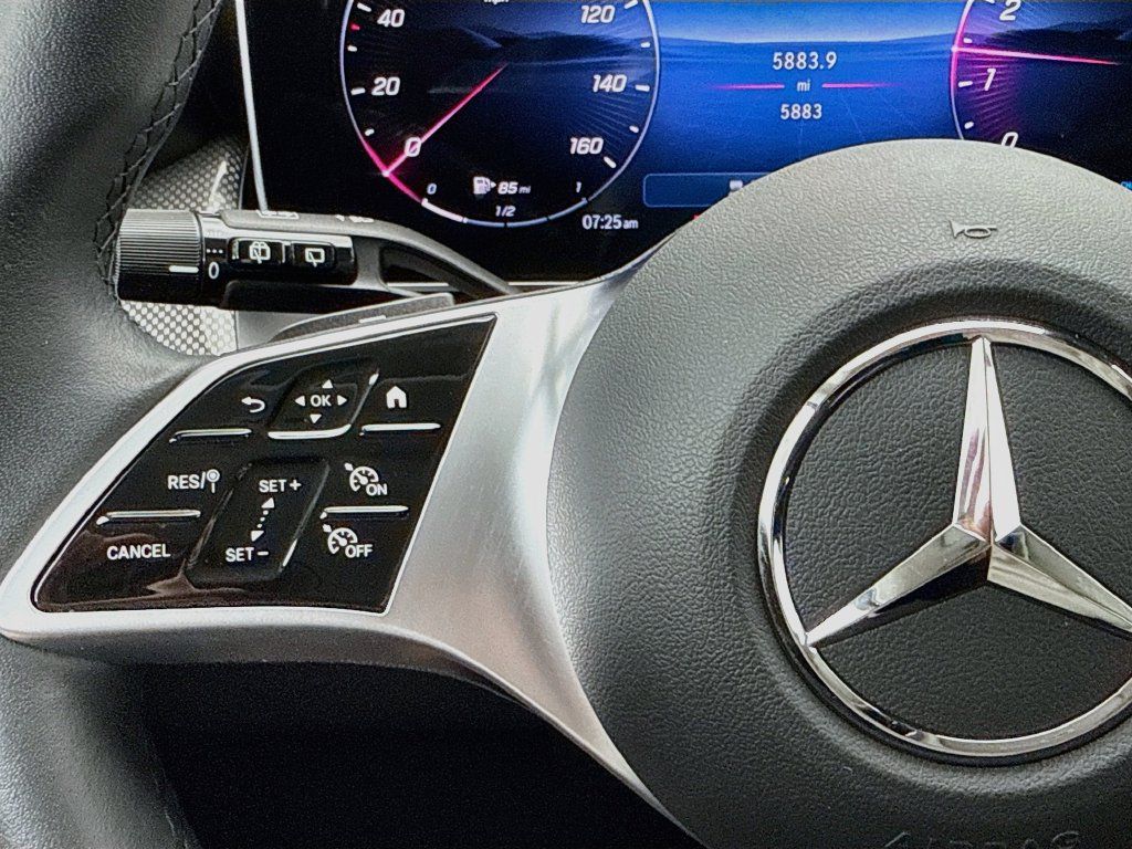 Used 2026 Mercedes-Benz GLC 300 image 11