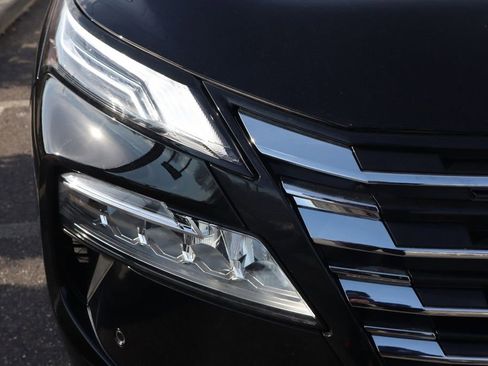 Certified 2025 Nissan Rogue Platinum FWD image 10