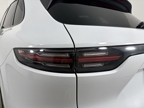 Certified 2023 Porsche Cayenne Platinum Edition AWD/4WD image 18