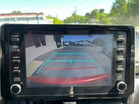 Used 2020 Toyota Corolla LE FWD image 18