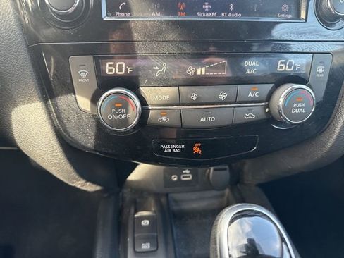 Used 2019 Nissan Rogue SV w/ Sun & Sound Touring Package AWD/4WD image 25