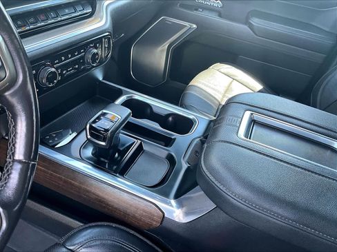 Used 2022 Chevrolet Silverado 1500 High Country w/ Technology Package image 18