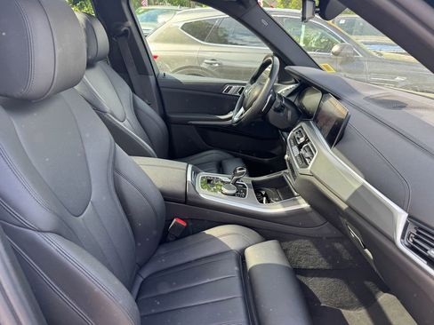 Used 2022 BMW X5 xDrive40i w/ Parking Assistance Package AWD/4WD image 30
