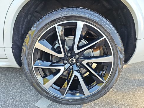 Used 2021 Volvo XC90 T6 Momentum image 35