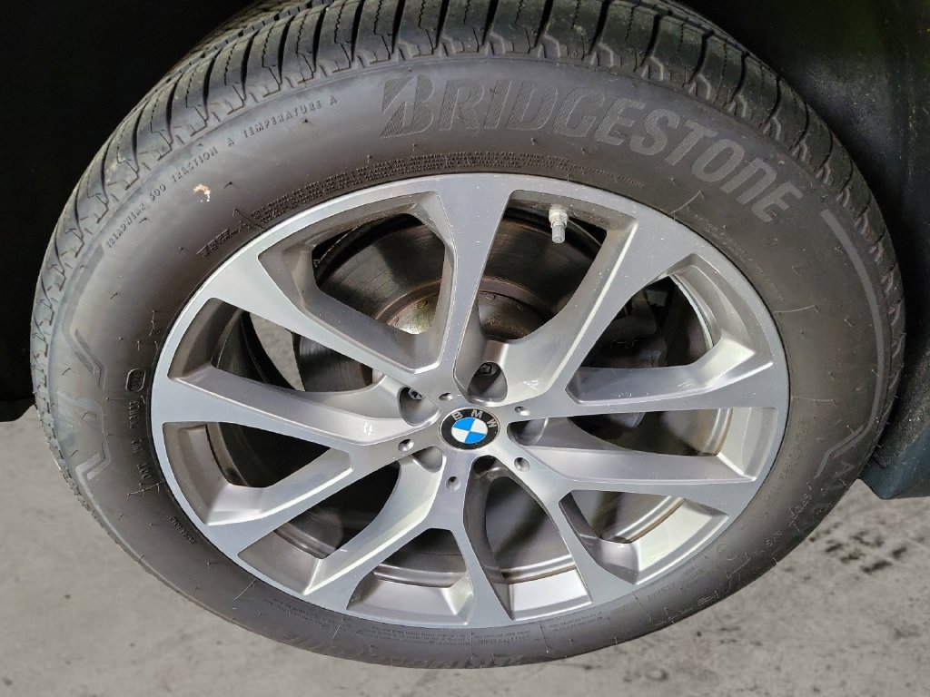 Used 2022 BMW X5 xDrive40i w/ Premium Package AWD/4WD image 12