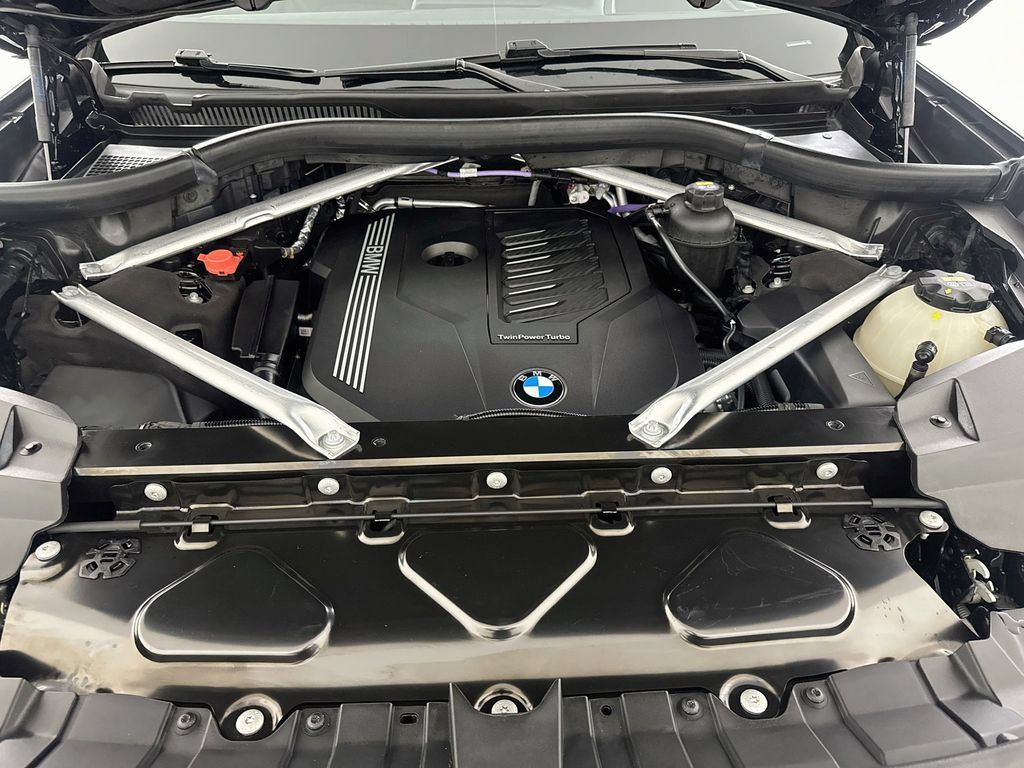 Used 2022 BMW X7 xDrive40i w/ M Sport Package AWD/4WD image 33