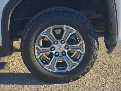 Used 2022 GMC Sierra 1500 SLE w/ X31 Off-Road Package image 28