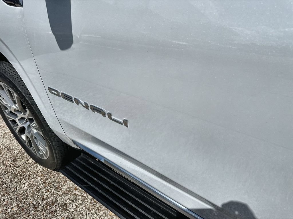 New 2026 GMC Yukon XL Denali w/ Denali Reserve Package AWD/4WD image 14