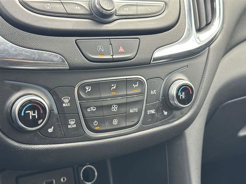 Used 2023 Chevrolet Equinox LT image 20