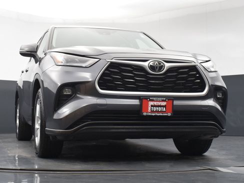 Used 2024 Toyota Highlander LE AWD/4WD image 31