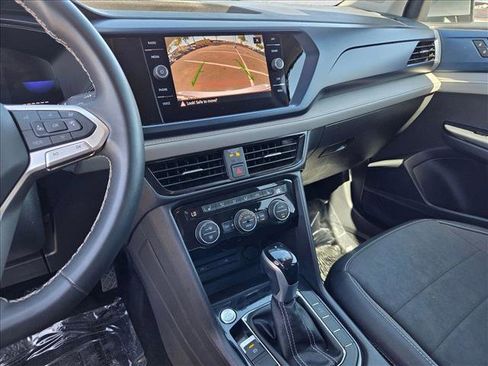 Used 2024 Volkswagen Taos SE image 14