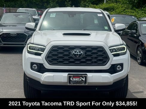 Used 2021 Toyota Tacoma TRD Sport AWD/4WD image 2