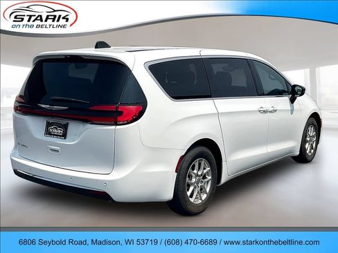 Used 2025 Chrysler Pacifica Select FWD image 6