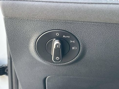 New 2026 Volkswagen Taos SE FWD image 19