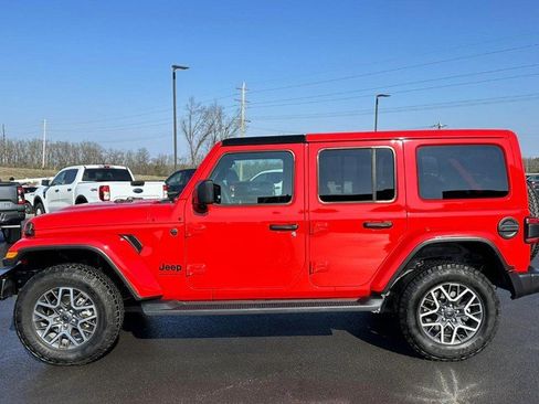 Used 2025 Jeep Wrangler Unlimited Sahara image 6