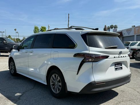Used 2024 Toyota Sienna XLE w/ XLE Plus Package FWD image 5