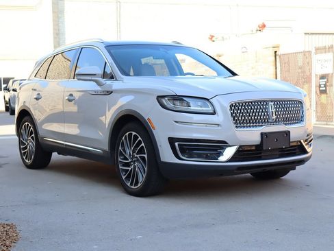 Used 2019 Lincoln Nautilus Reserve FWD image 2