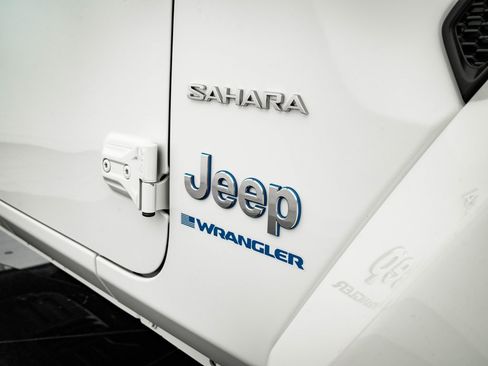 Used 2024 Jeep Wrangler Unlimited Sahara w/ Safety Group image 18