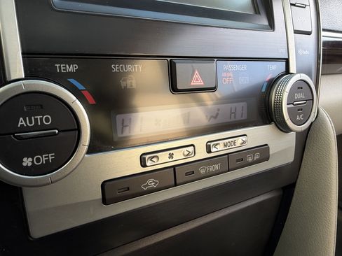 Used 2012 Toyota Camry XLE image 35