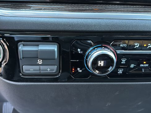 New 2026 GMC Sierra 1500 Elevation image 16