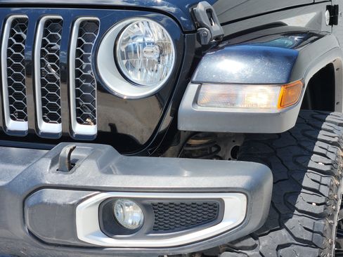 Used 2020 Jeep Gladiator Overland AWD/4WD image 11