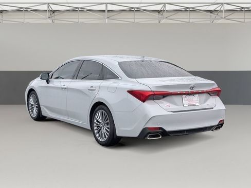 Used 2022 Toyota Avalon Limited image 5